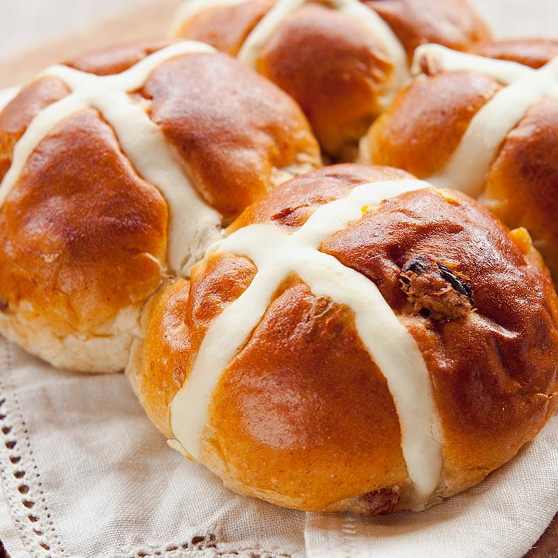 Cross_buns_cannella_e_uvetta_800